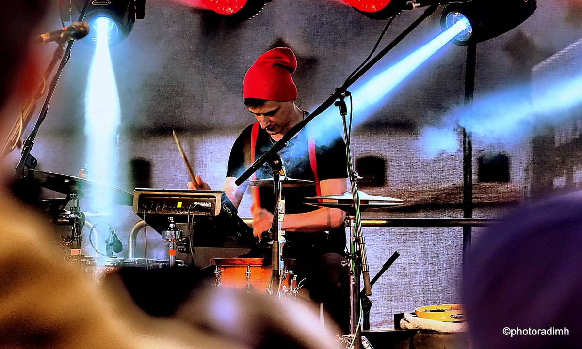 Čechomor zahrál v akustické sestavě. V Olomouci kapelu neumlčel ani výpadek proudu