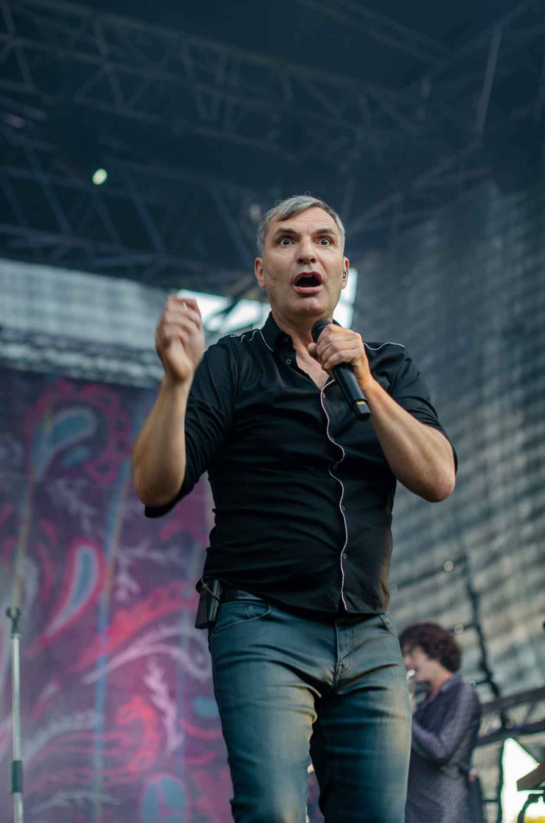 Mig 21 se potřetí proletěl nad pražskou Stromovkou. Jiří Macháček si s fanoušky užil mexickou vlnu