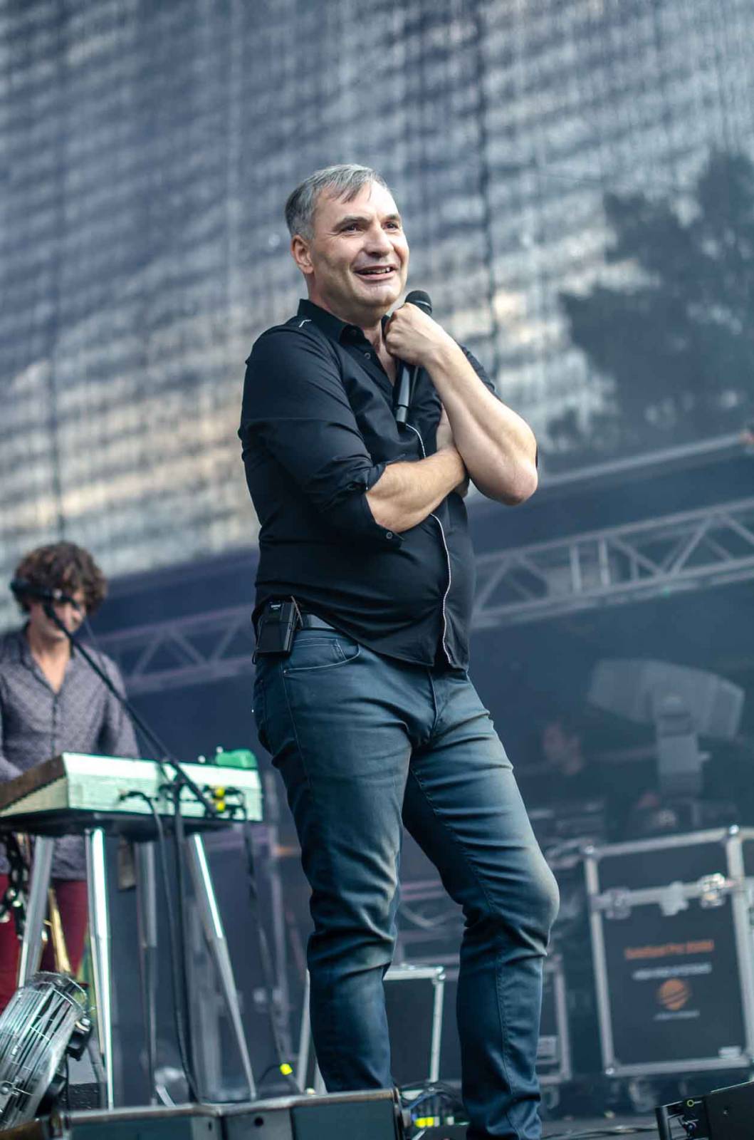 Mig 21 se potřetí proletěl nad pražskou Stromovkou. Jiří Macháček si s fanoušky užil mexickou vlnu