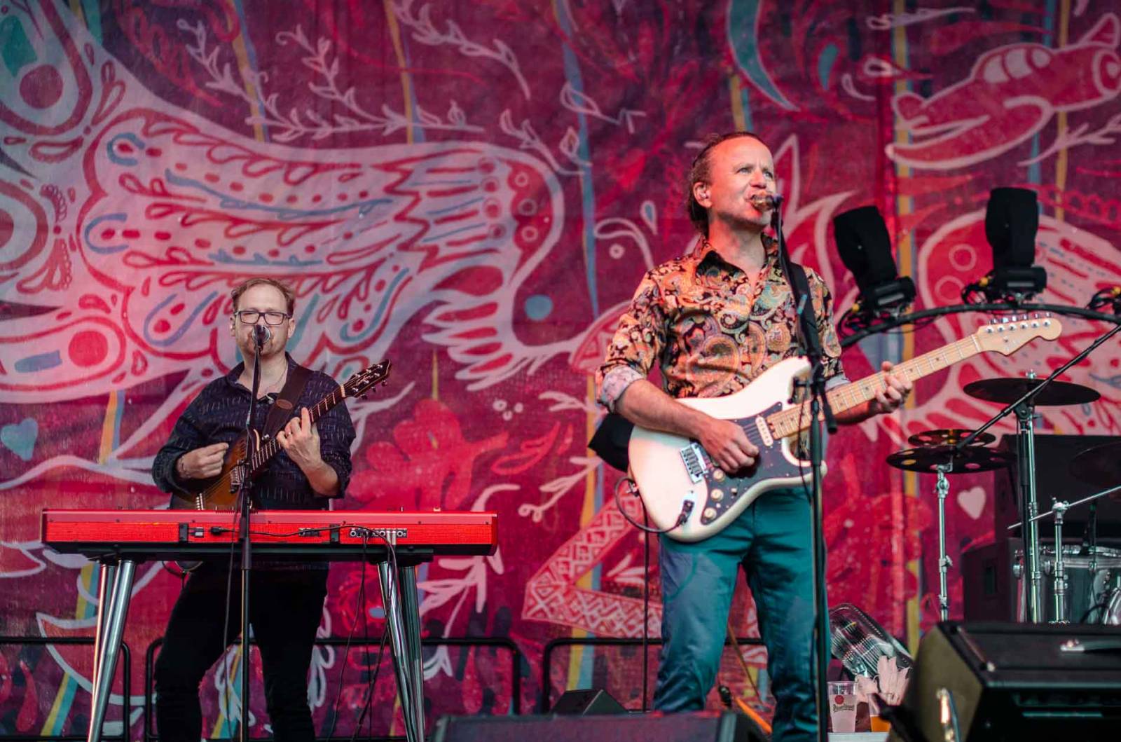 Mig 21 se potřetí proletěl nad pražskou Stromovkou. Jiří Macháček si s fanoušky užil mexickou vlnu