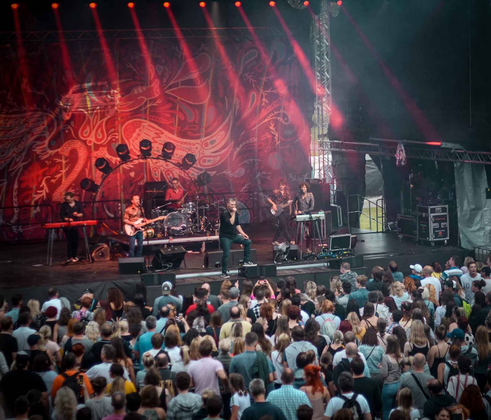 Mig 21 se potřetí proletěl nad pražskou Stromovkou. Jiří Macháček si s fanoušky užil mexickou vlnu