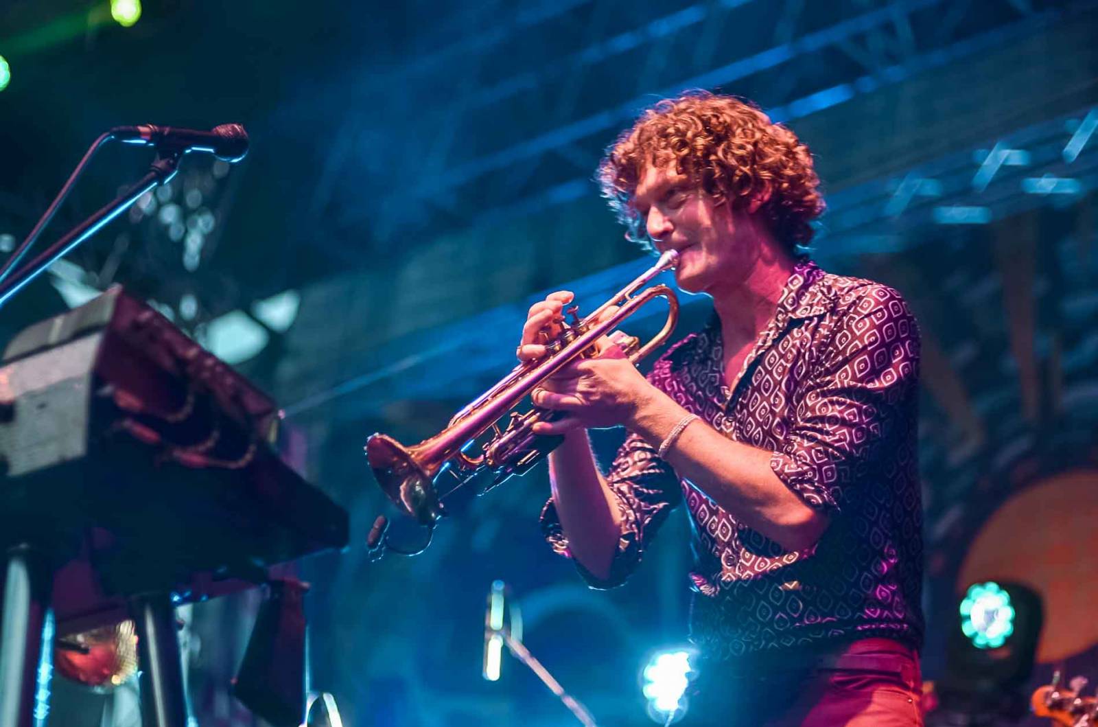 Mig 21 se potřetí proletěl nad pražskou Stromovkou. Jiří Macháček si s fanoušky užil mexickou vlnu