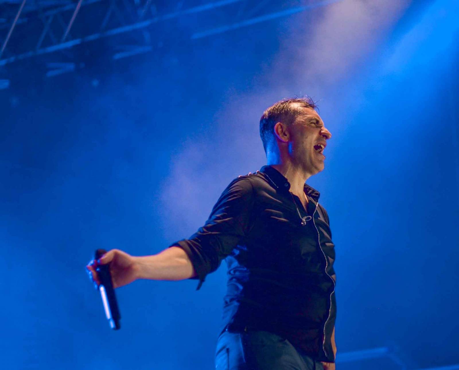 Mig 21 se potřetí proletěl nad pražskou Stromovkou. Jiří Macháček si s fanoušky užil mexickou vlnu