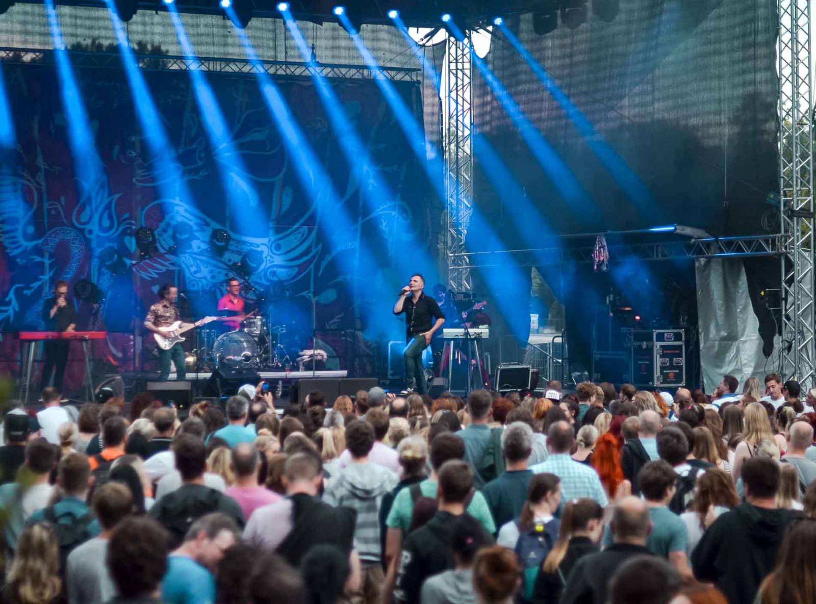 Mig 21 se potřetí proletěl nad pražskou Stromovkou. Jiří Macháček si s fanoušky užil mexickou vlnu