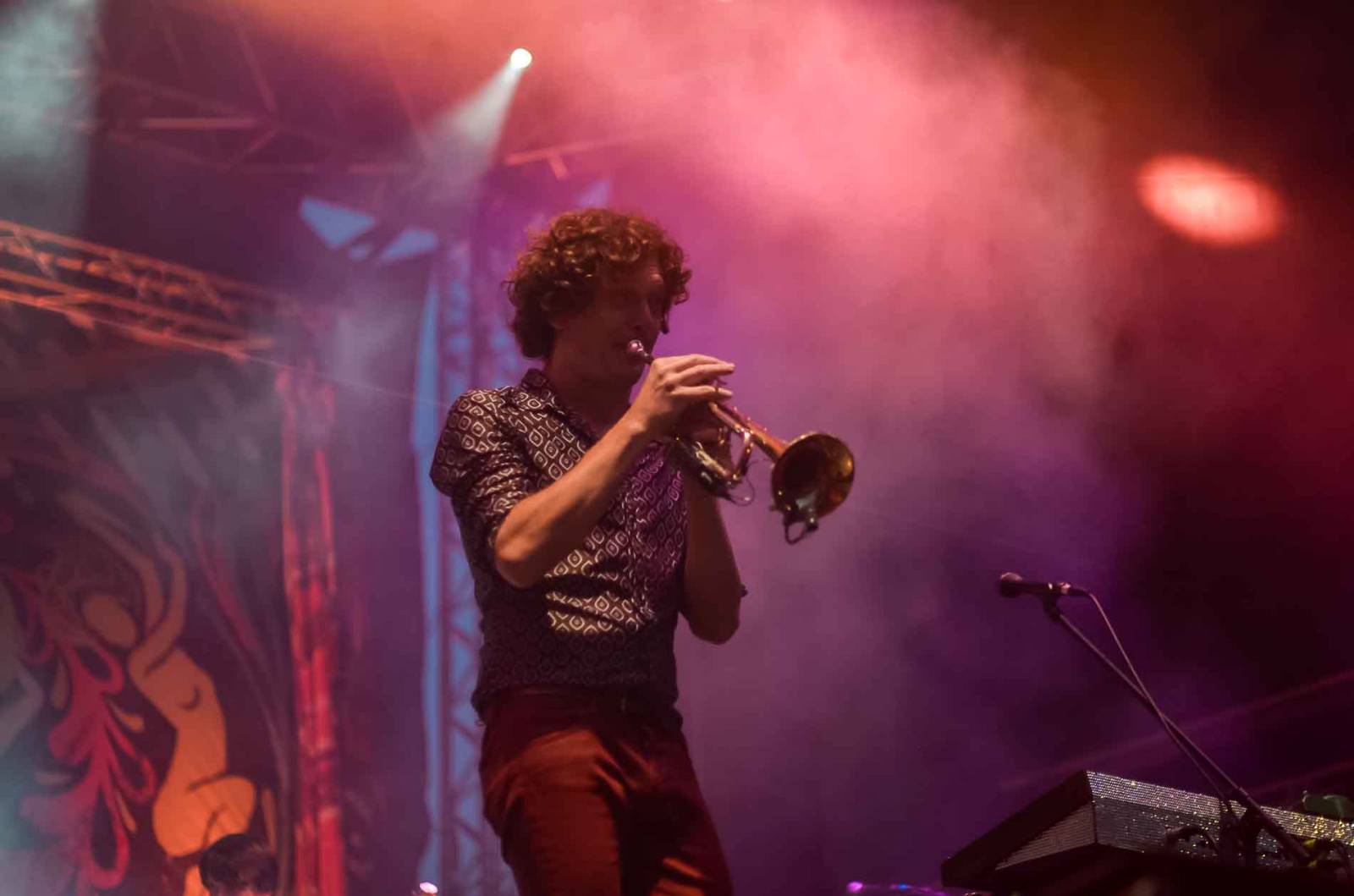 Mig 21 se potřetí proletěl nad pražskou Stromovkou. Jiří Macháček si s fanoušky užil mexickou vlnu