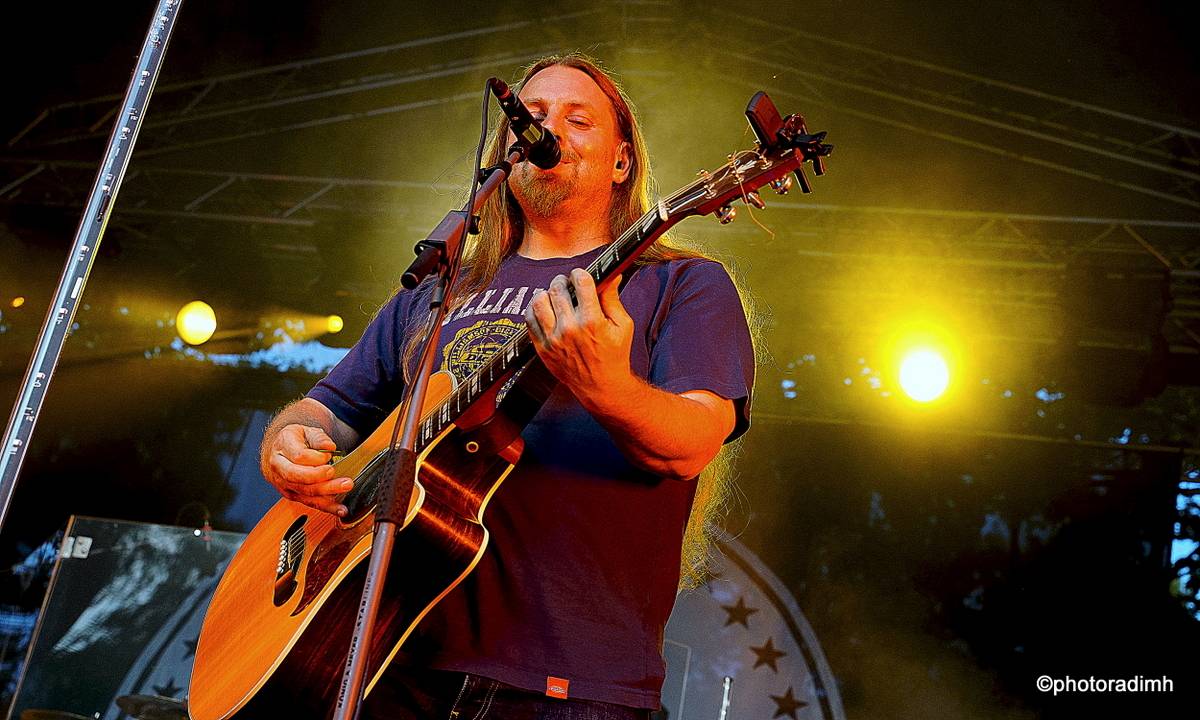 Před olomouckým S-klubem létal Čmelák Divokýho Billa