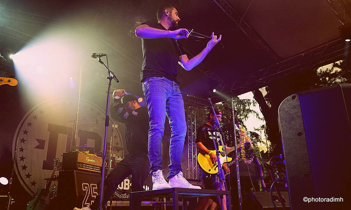 Před olomouckým S-klubem létal Čmelák Divokýho Billa