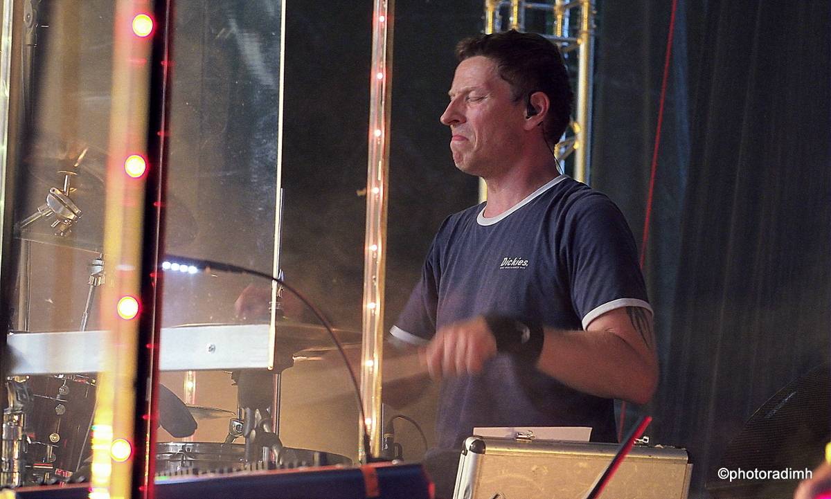 Před olomouckým S-klubem létal Čmelák Divokýho Billa