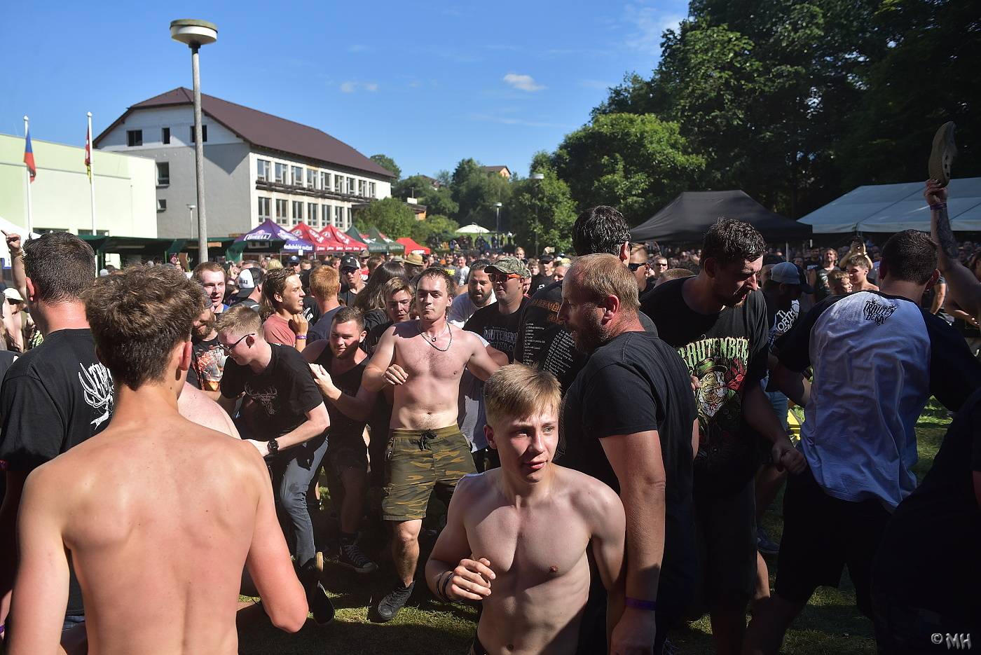 V Manětíně se toho nebáli. Zahráli Harlej, Doga, Debustrol a mnozí další 