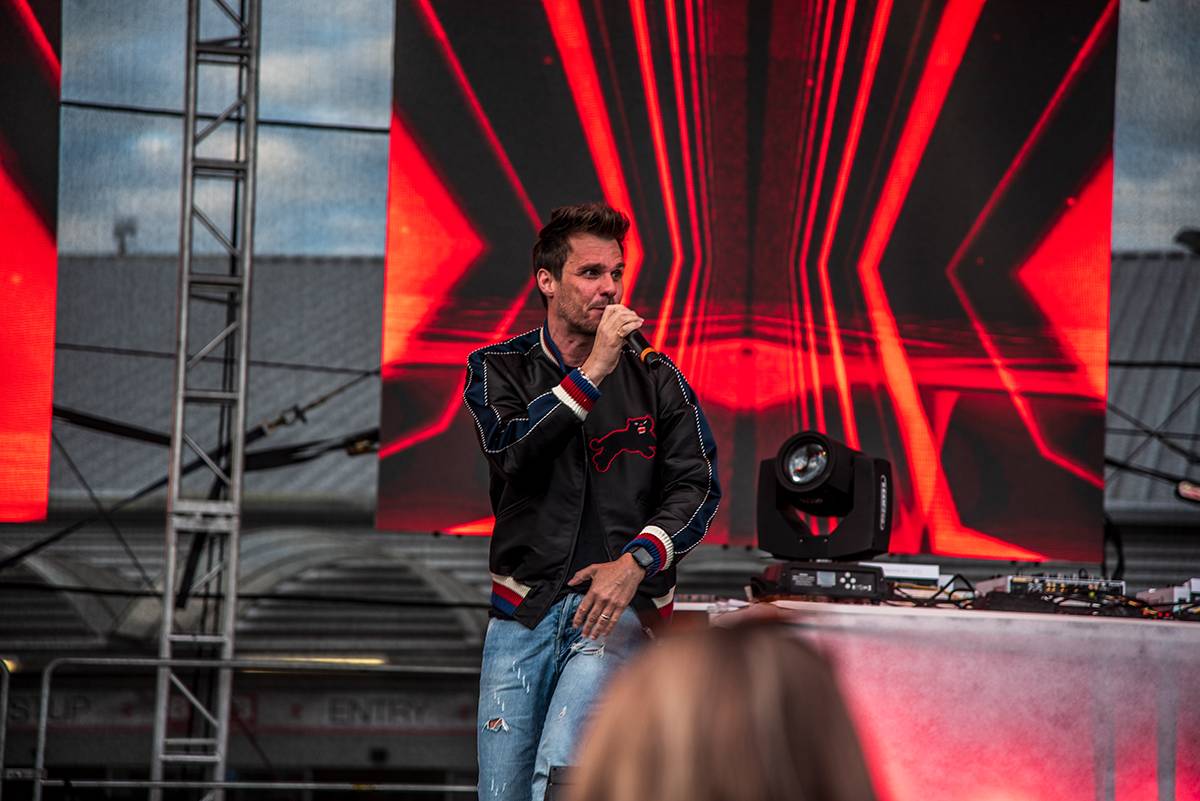 Leoš Mareš zavzpomínal v areálu PVA EXPO na své mládí a stoupl si za dýdžejský pult