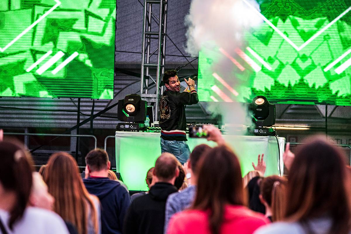 Leoš Mareš zavzpomínal v areálu PVA EXPO na své mládí a stoupl si za dýdžejský pult