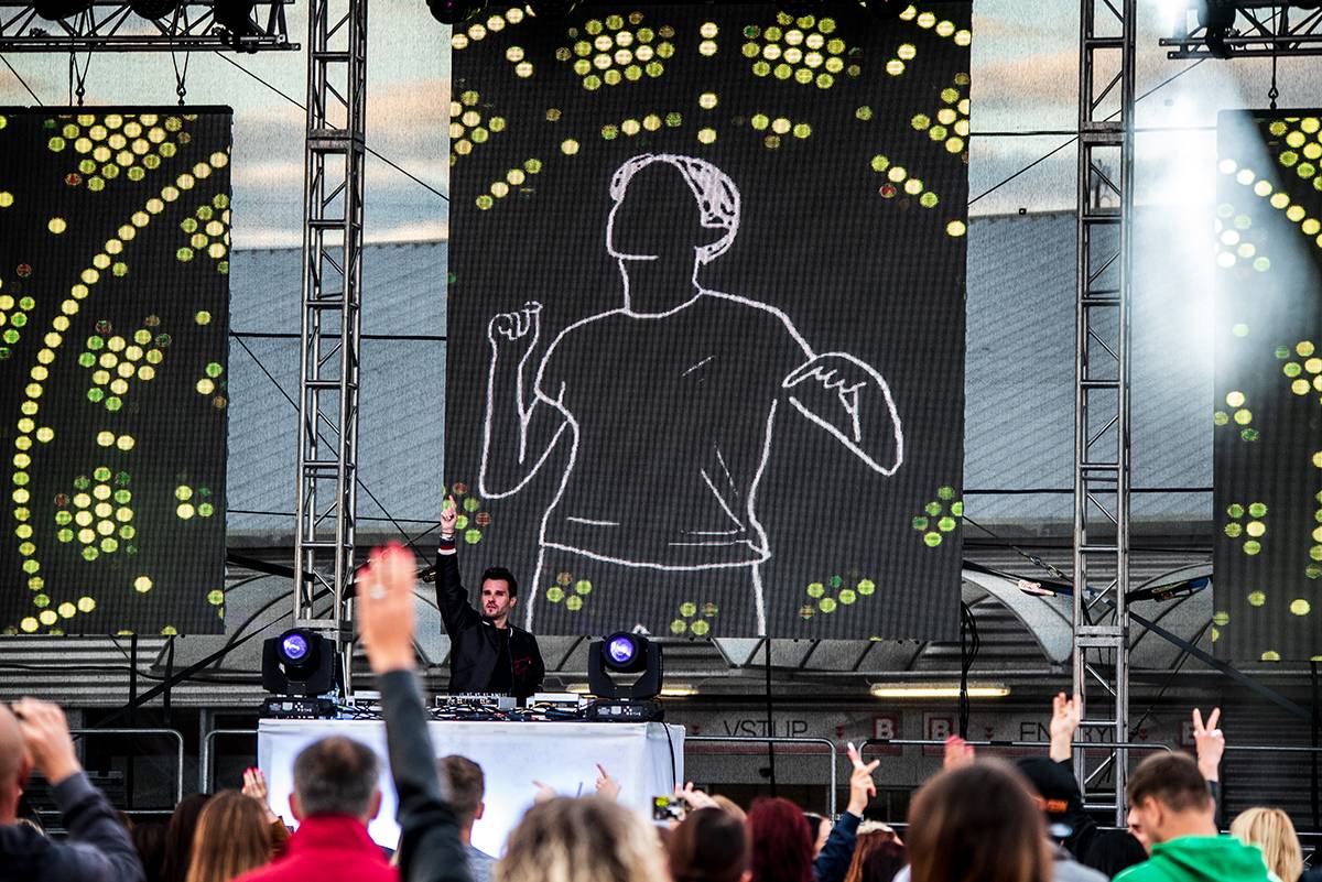 Leoš Mareš zavzpomínal v areálu PVA EXPO na své mládí a stoupl si za dýdžejský pult