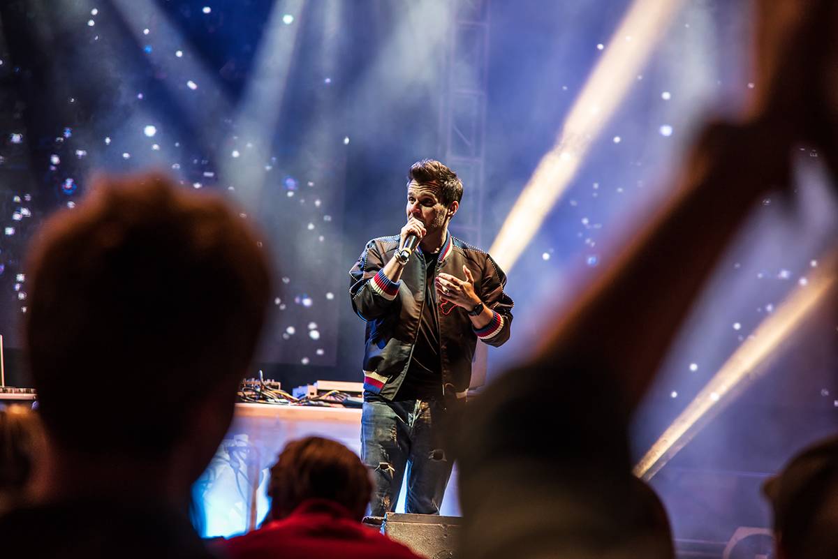 Leoš Mareš zavzpomínal v areálu PVA EXPO na své mládí a stoupl si za dýdžejský pult