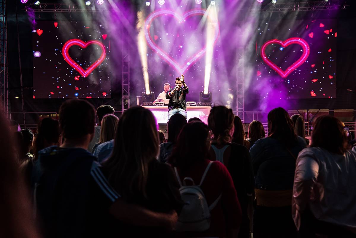 Leoš Mareš zavzpomínal v areálu PVA EXPO na své mládí a stoupl si za dýdžejský pult