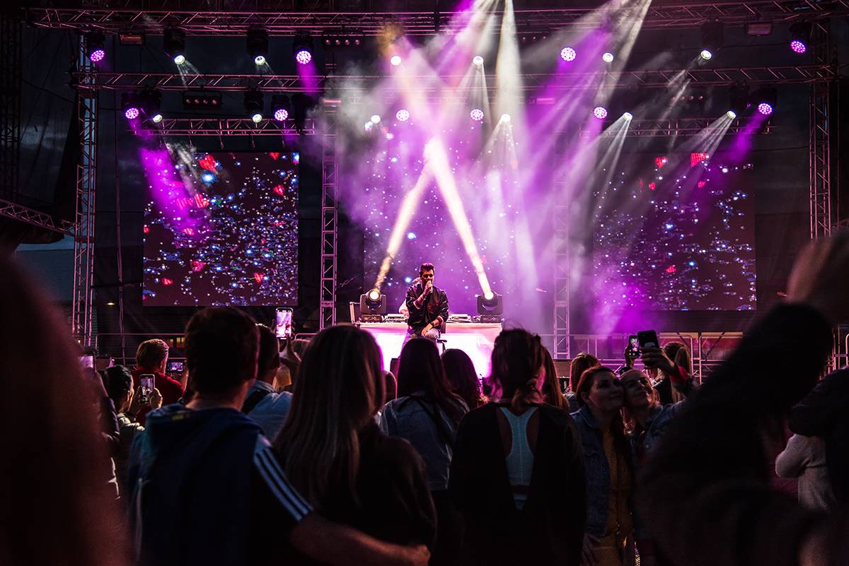 Leoš Mareš zavzpomínal v areálu PVA EXPO na své mládí a stoupl si za dýdžejský pult