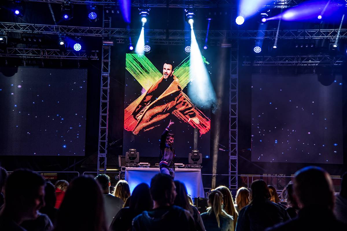 Leoš Mareš zavzpomínal v areálu PVA EXPO na své mládí a stoupl si za dýdžejský pult