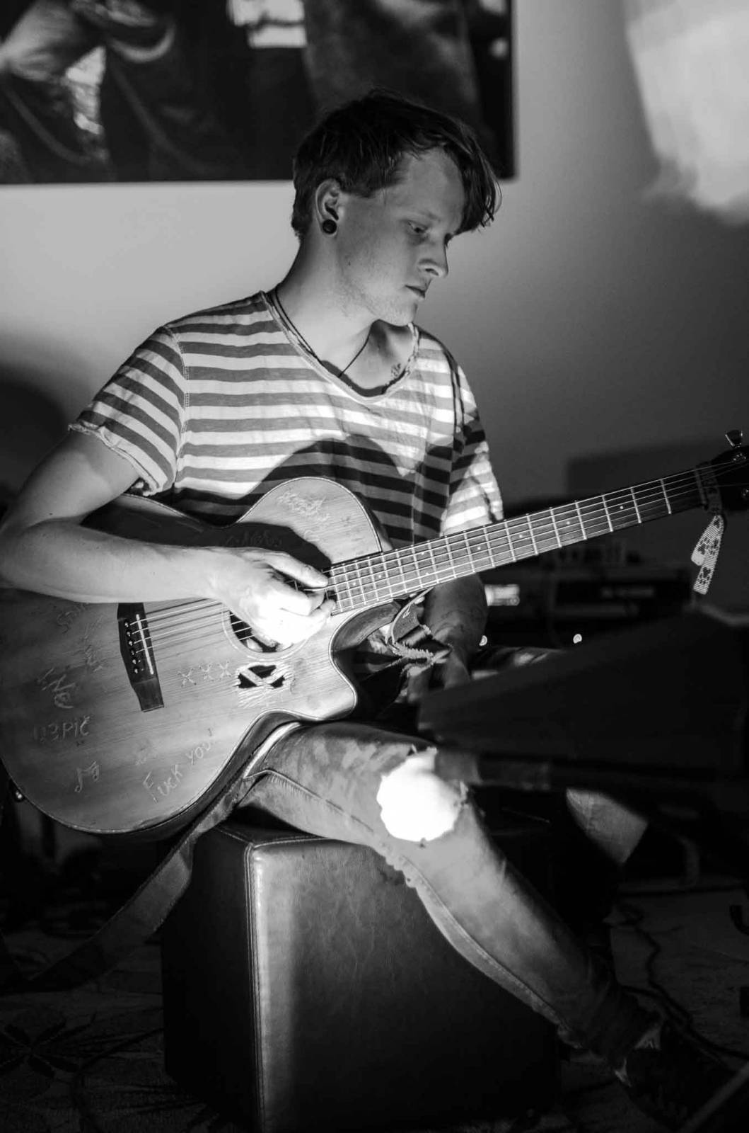 Pražská Kabelovna ožila Brixtnem. Při intimním koncertu zněl akustický indie-electro pop 