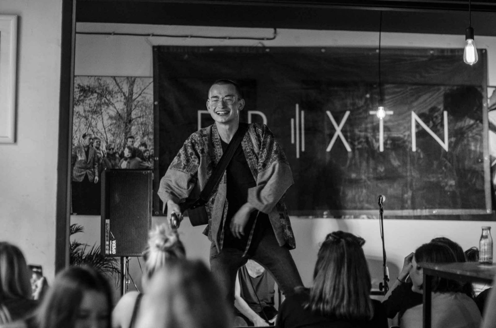 Pražská Kabelovna ožila Brixtnem. Při intimním koncertu zněl akustický indie-electro pop 