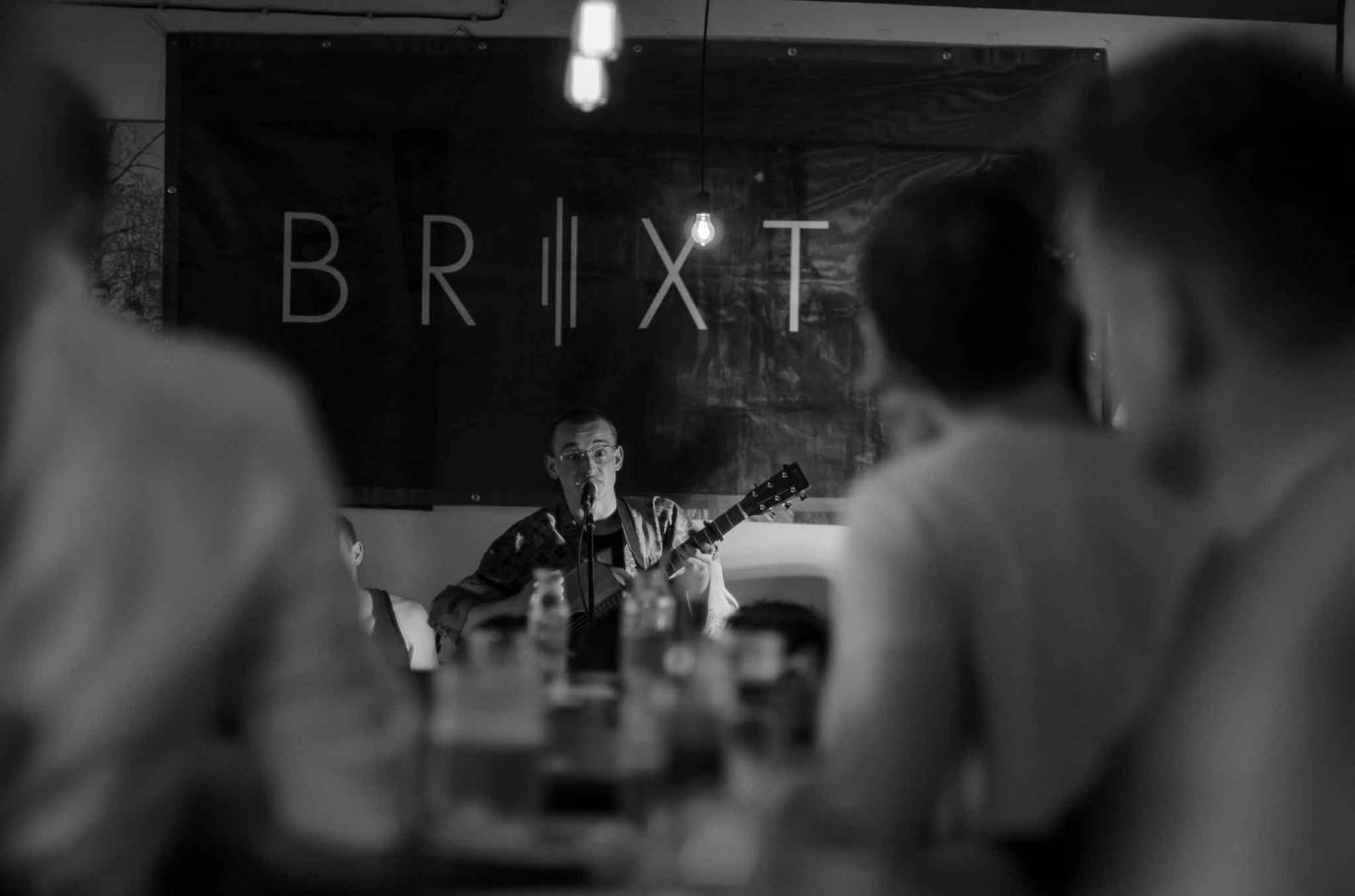 Pražská Kabelovna ožila Brixtnem. Při intimním koncertu zněl akustický indie-electro pop 