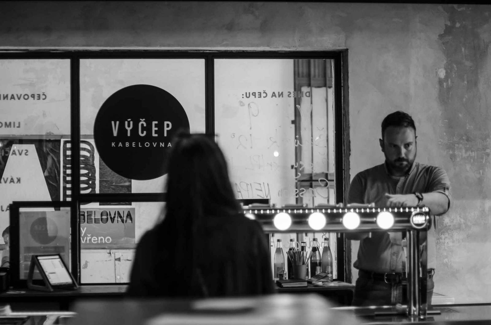 Pražská Kabelovna ožila Brixtnem. Při intimním koncertu zněl akustický indie-electro pop 