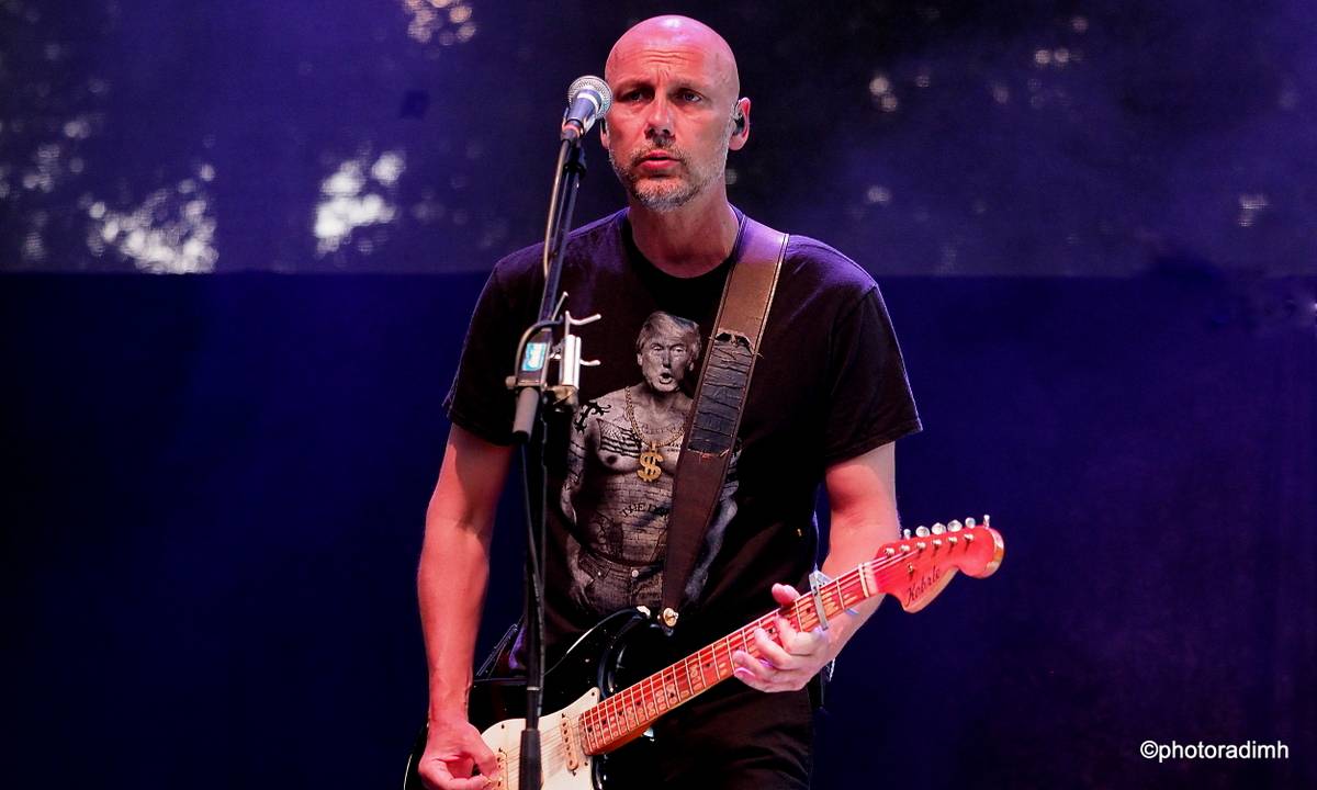 Chinaski zahráli v Hlinsku. Zastavili hromy a blesky