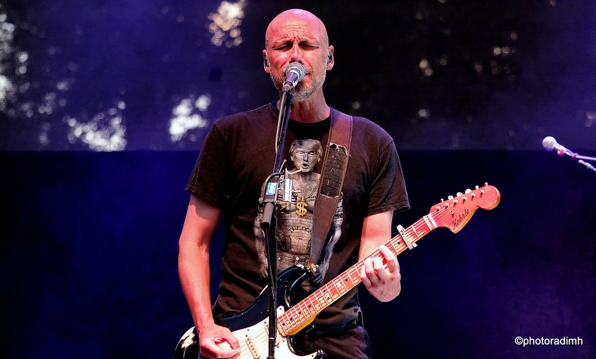 Chinaski zahráli v Hlinsku. Zastavili hromy a blesky