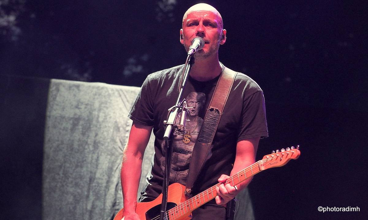 Chinaski zahráli v Hlinsku. Zastavili hromy a blesky