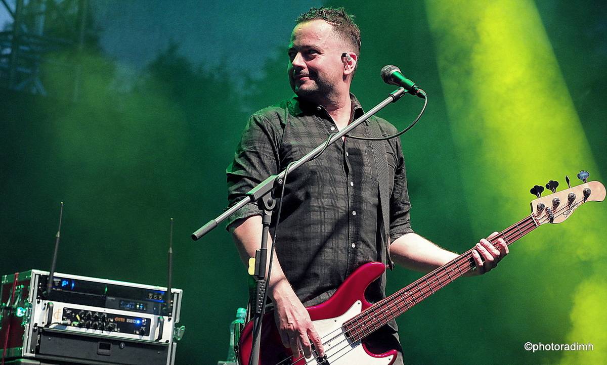 Chinaski zahráli v Hlinsku. Zastavili hromy a blesky