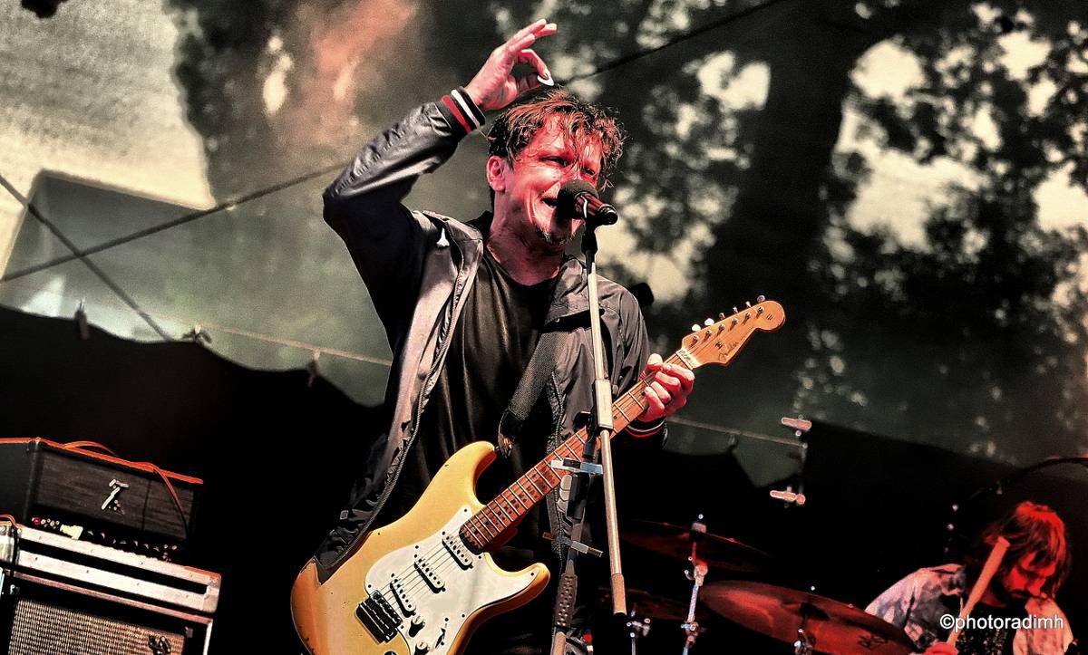 Chinaski zahráli v Hlinsku. Zastavili hromy a blesky