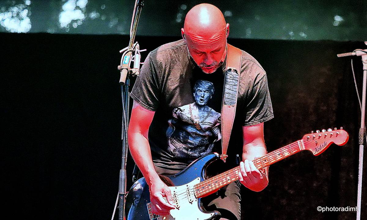 Chinaski zahráli v Hlinsku. Zastavili hromy a blesky