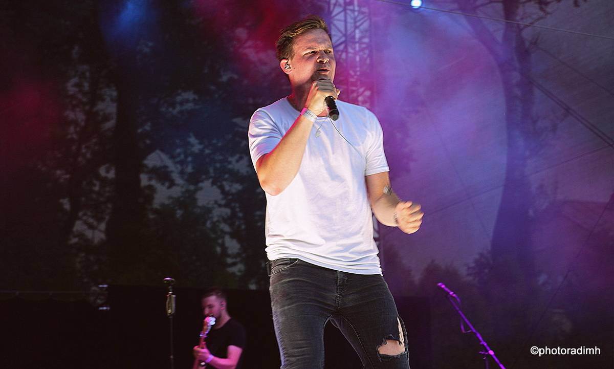 Chinaski zahráli v Hlinsku. Zastavili hromy a blesky