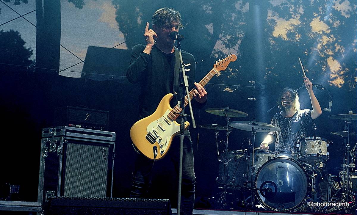 Chinaski zahráli v Hlinsku. Zastavili hromy a blesky