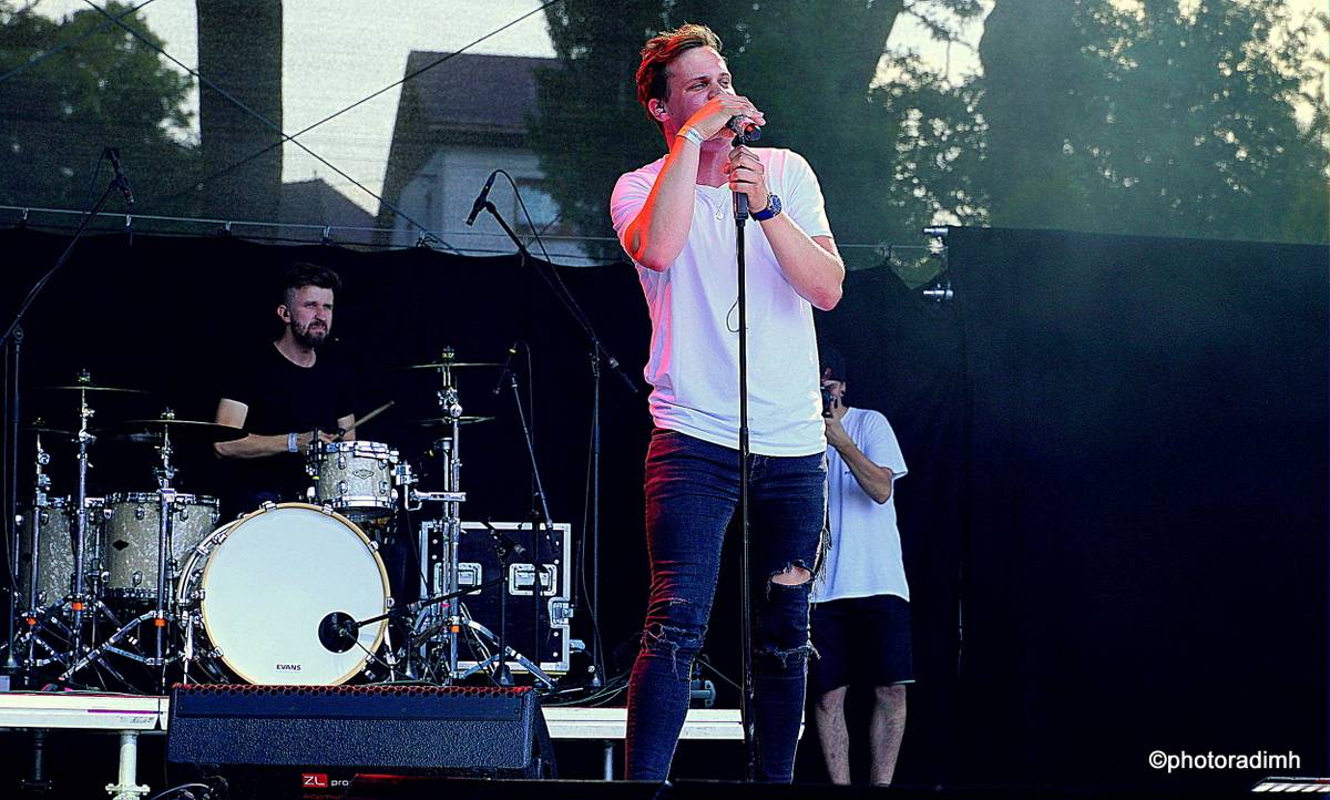 Chinaski zahráli v Hlinsku. Zastavili hromy a blesky