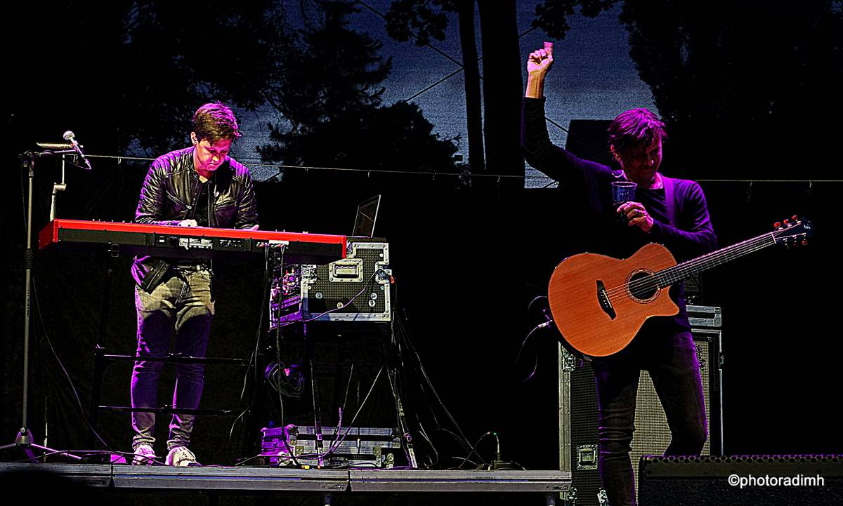 Chinaski zahráli v Hlinsku. Zastavili hromy a blesky