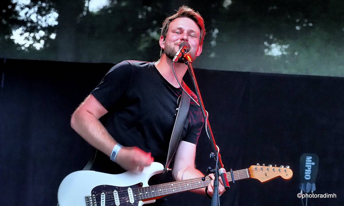 Chinaski zahráli v Hlinsku. Zastavili hromy a blesky