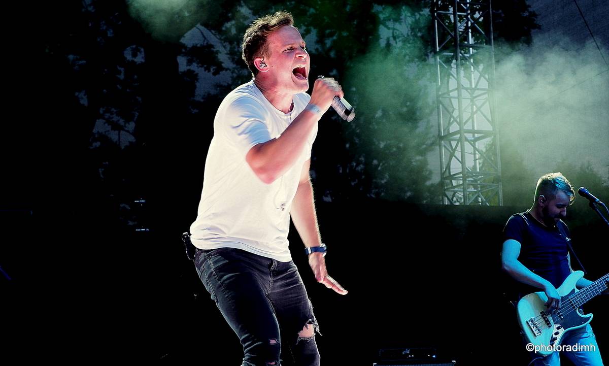 Chinaski zahráli v Hlinsku. Zastavili hromy a blesky