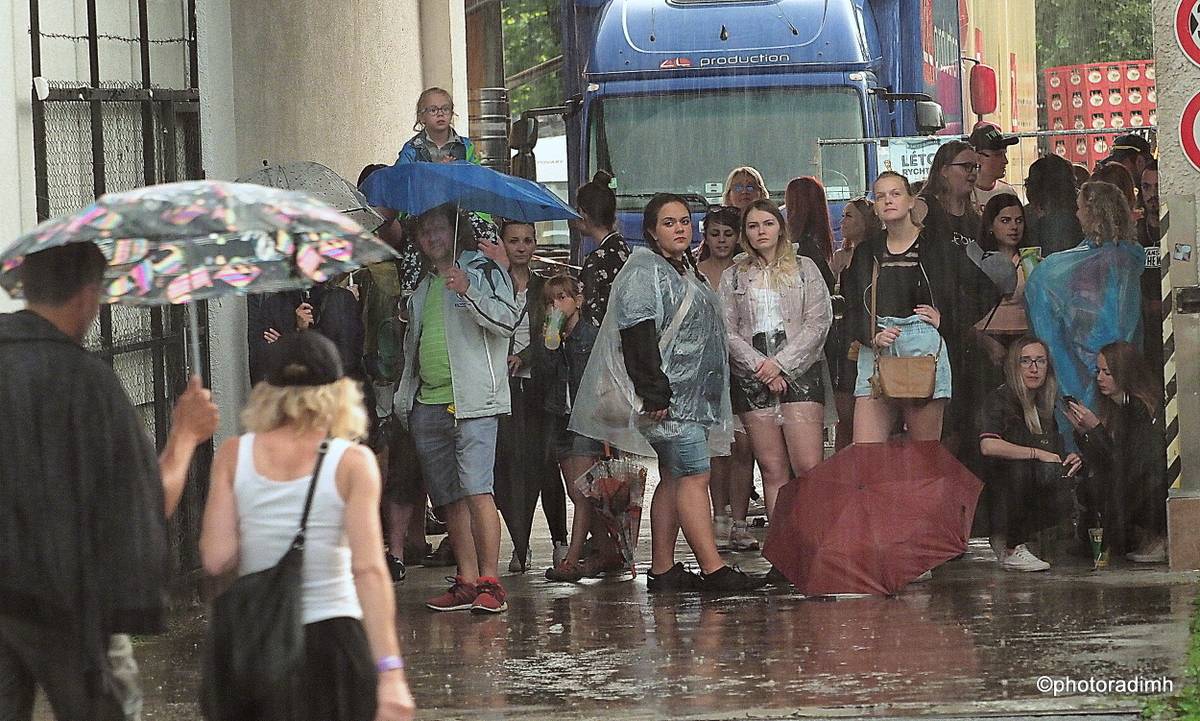 Chinaski zahráli v Hlinsku. Zastavili hromy a blesky