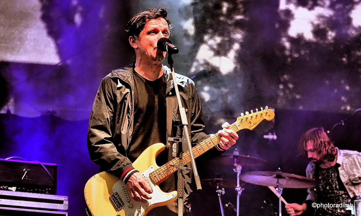 Chinaski zahráli v Hlinsku. Zastavili hromy a blesky