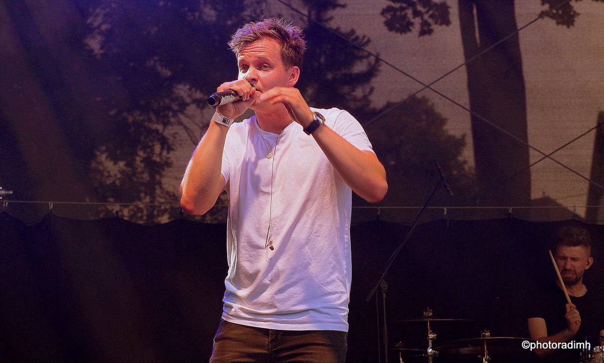 Chinaski zahráli v Hlinsku. Zastavili hromy a blesky