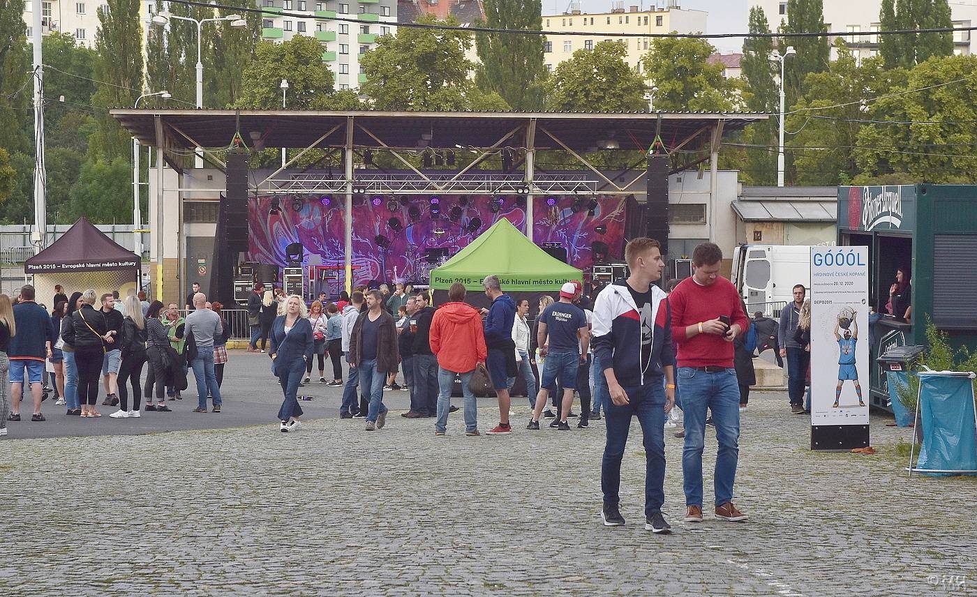 Mig 21 to rozjeli v Plzni. Kalhotky létaly vzduchem