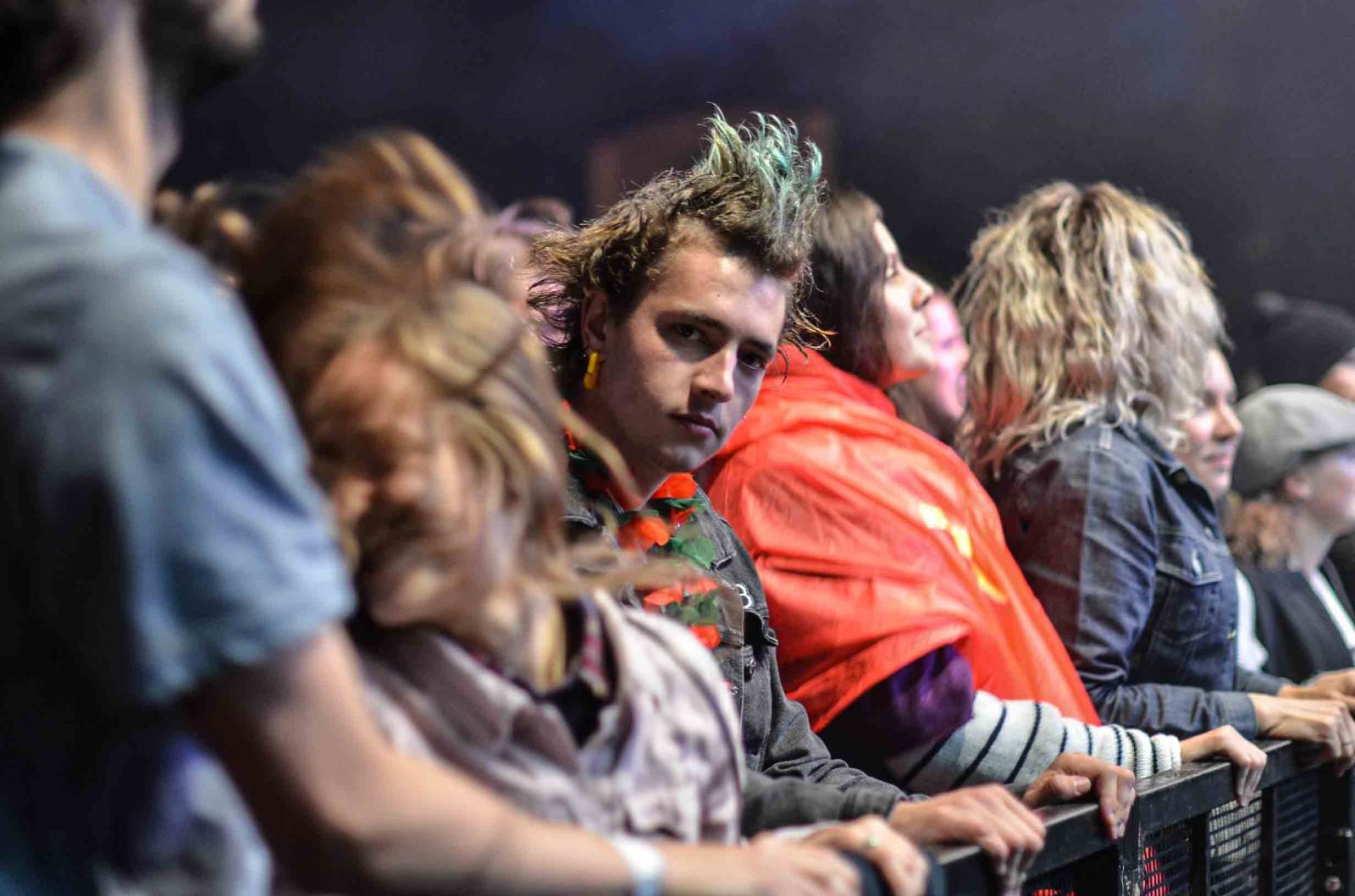 Vypsaná fiXa zahrála na Žižkově. Odvážlivci skákali z pódia