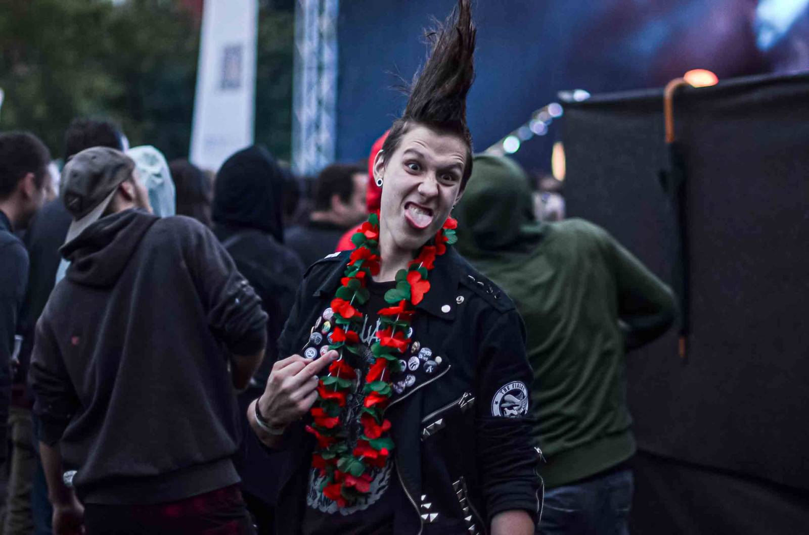 Vypsaná fiXa zahrála na Žižkově. Odvážlivci skákali z pódia