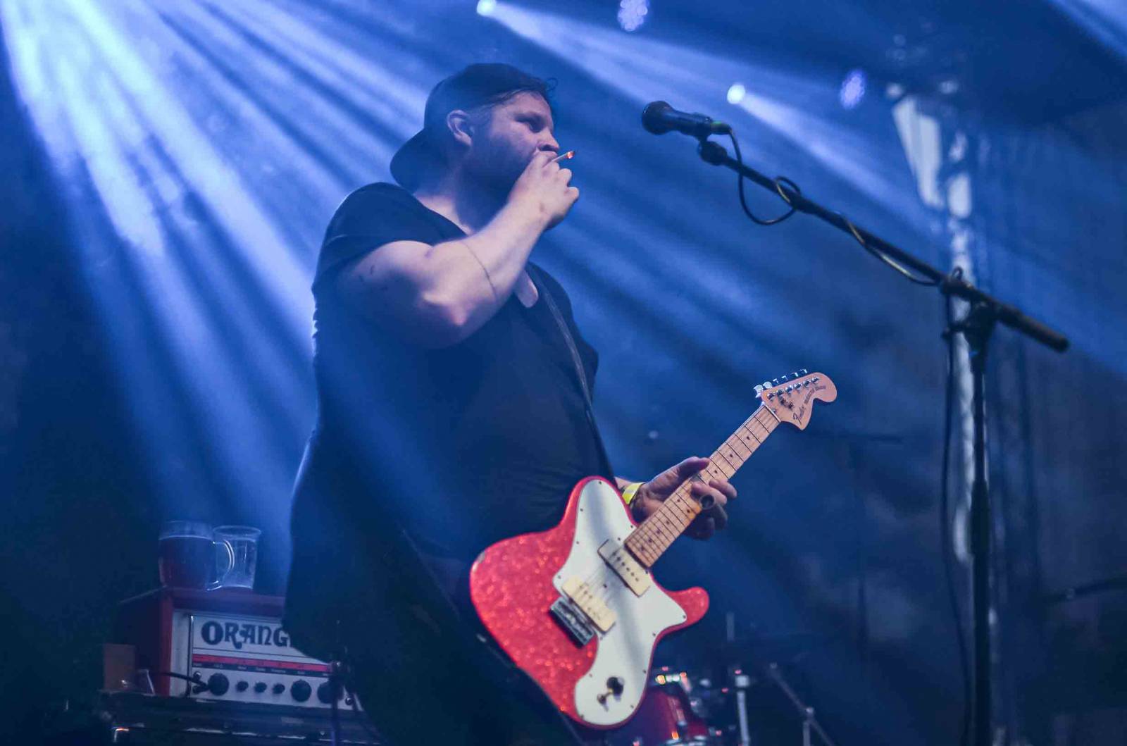 Vypsaná fiXa zahrála na Žižkově. Odvážlivci skákali z pódia