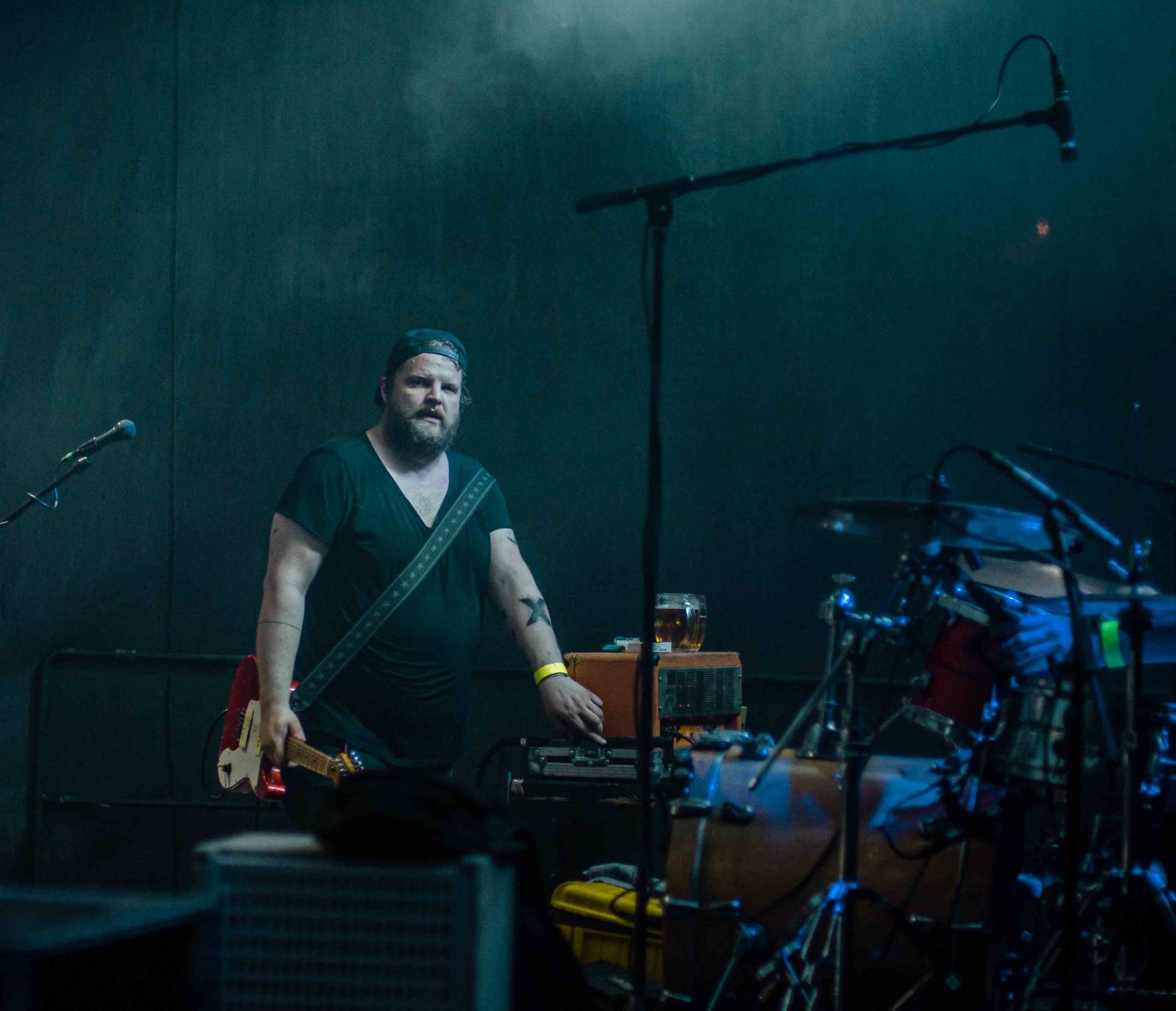 Vypsaná fiXa zahrála na Žižkově. Odvážlivci skákali z pódia