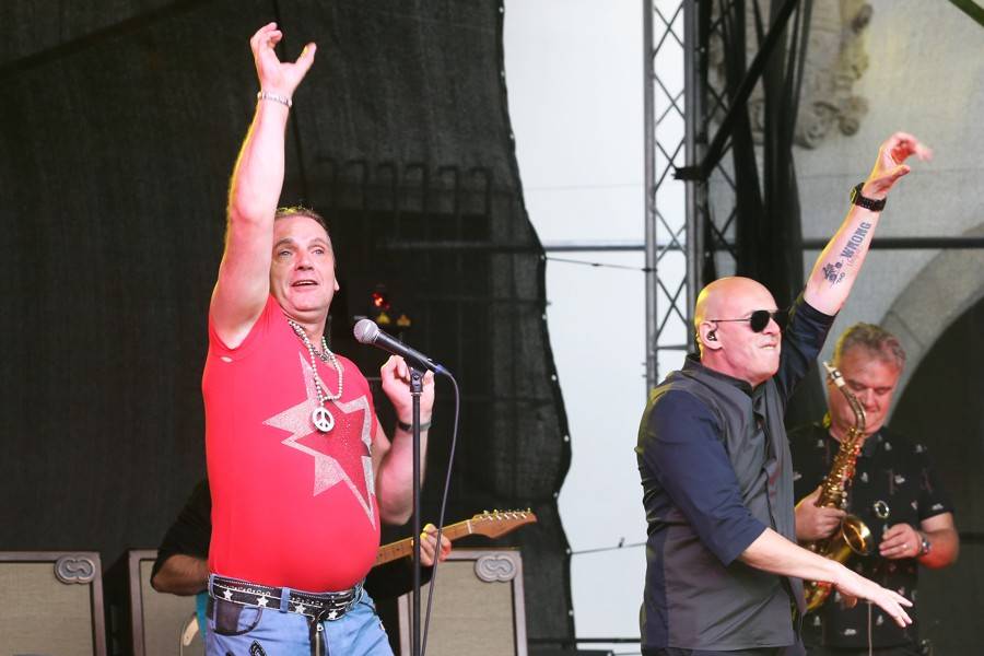 J.A.R. pobavili Brno. Adéla Elbel si koncert nadělila k narozeninám