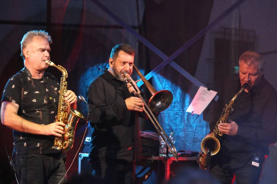 J.A.R. pobavili Brno. Adéla Elbel si koncert nadělila k narozeninám