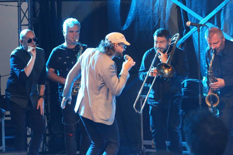 J.A.R. pobavili Brno. Adéla Elbel si koncert nadělila k narozeninám