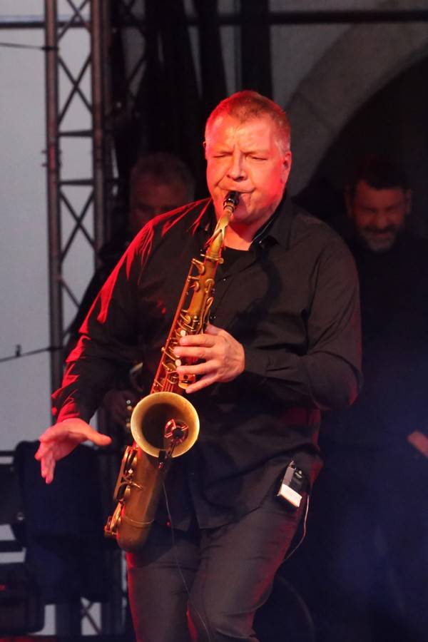 J.A.R. pobavili Brno. Adéla Elbel si koncert nadělila k narozeninám