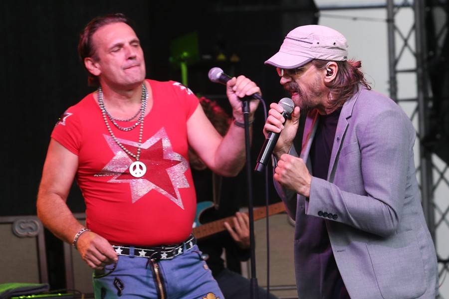 J.A.R. pobavili Brno. Adéla Elbel si koncert nadělila k narozeninám