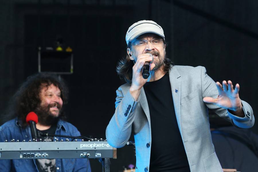 J.A.R. pobavili Brno. Adéla Elbel si koncert nadělila k narozeninám